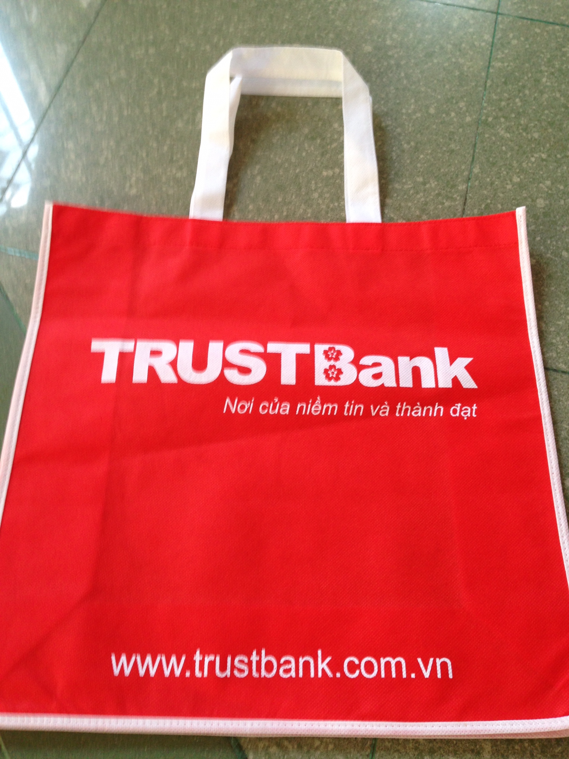 tui-vai-khong-det-mau-trustbank